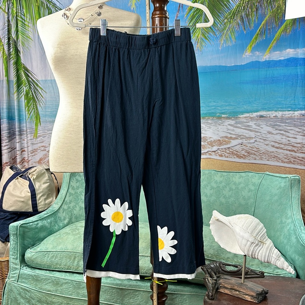 Navy Daisy capris, Size small elastic waist slit sides
